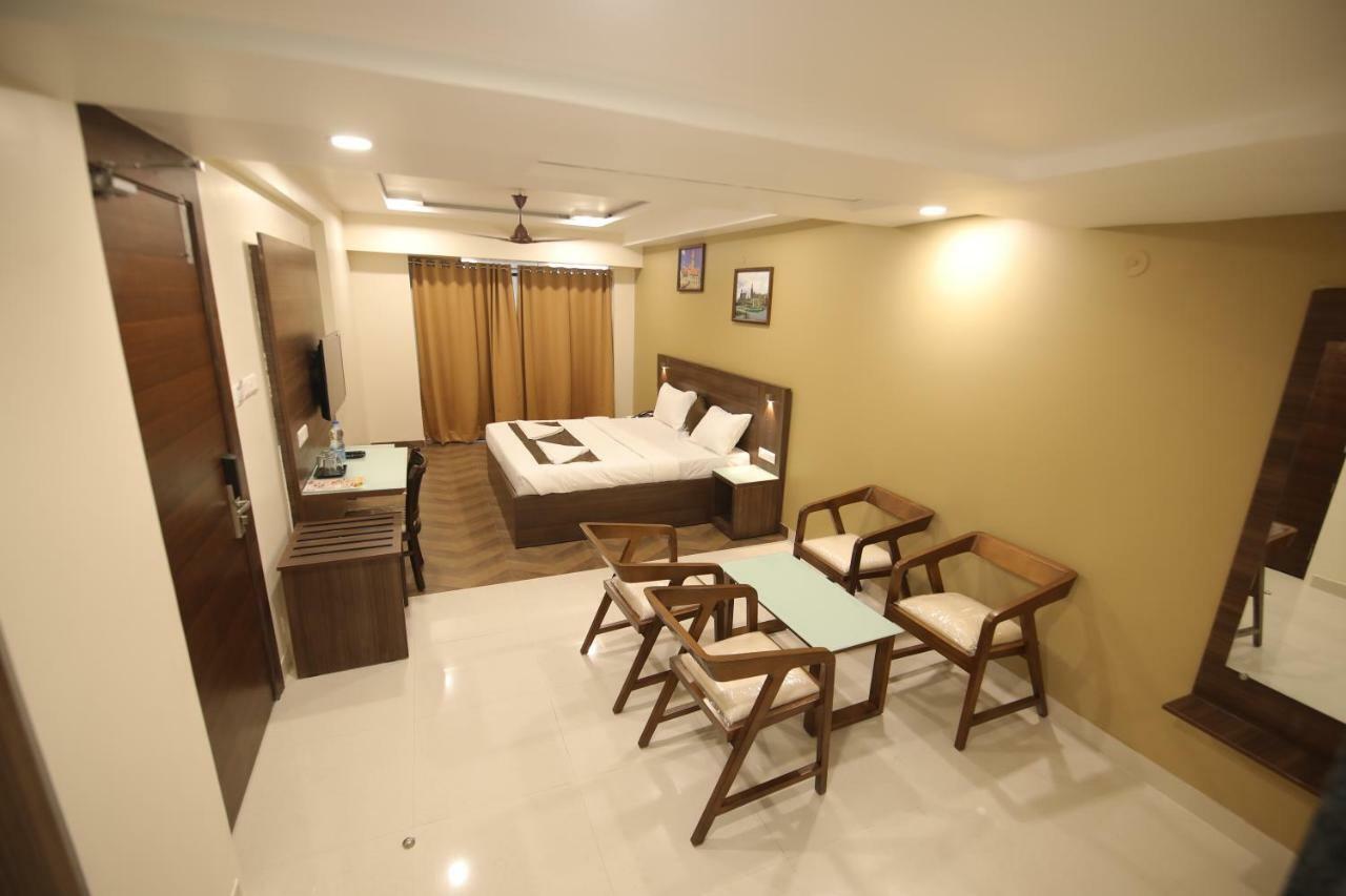 Hotel Shringar Palace Хубли Екстериор снимка