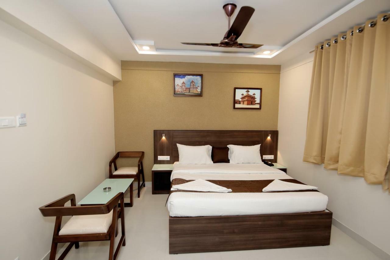 Hotel Shringar Palace Хубли Екстериор снимка