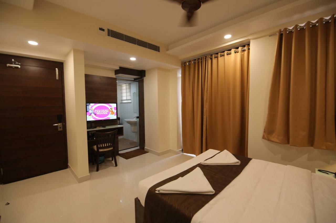 Hotel Shringar Palace Хубли Екстериор снимка