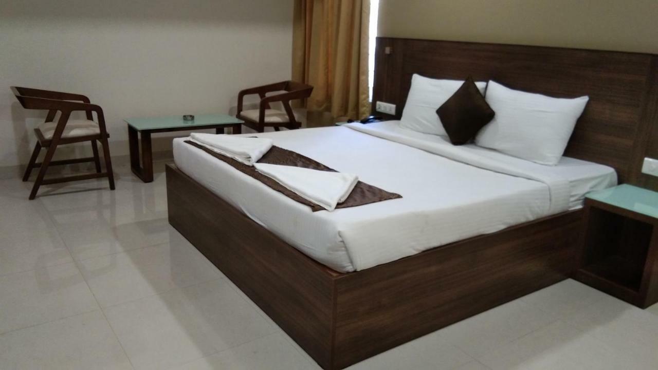 Hotel Shringar Palace Хубли Екстериор снимка